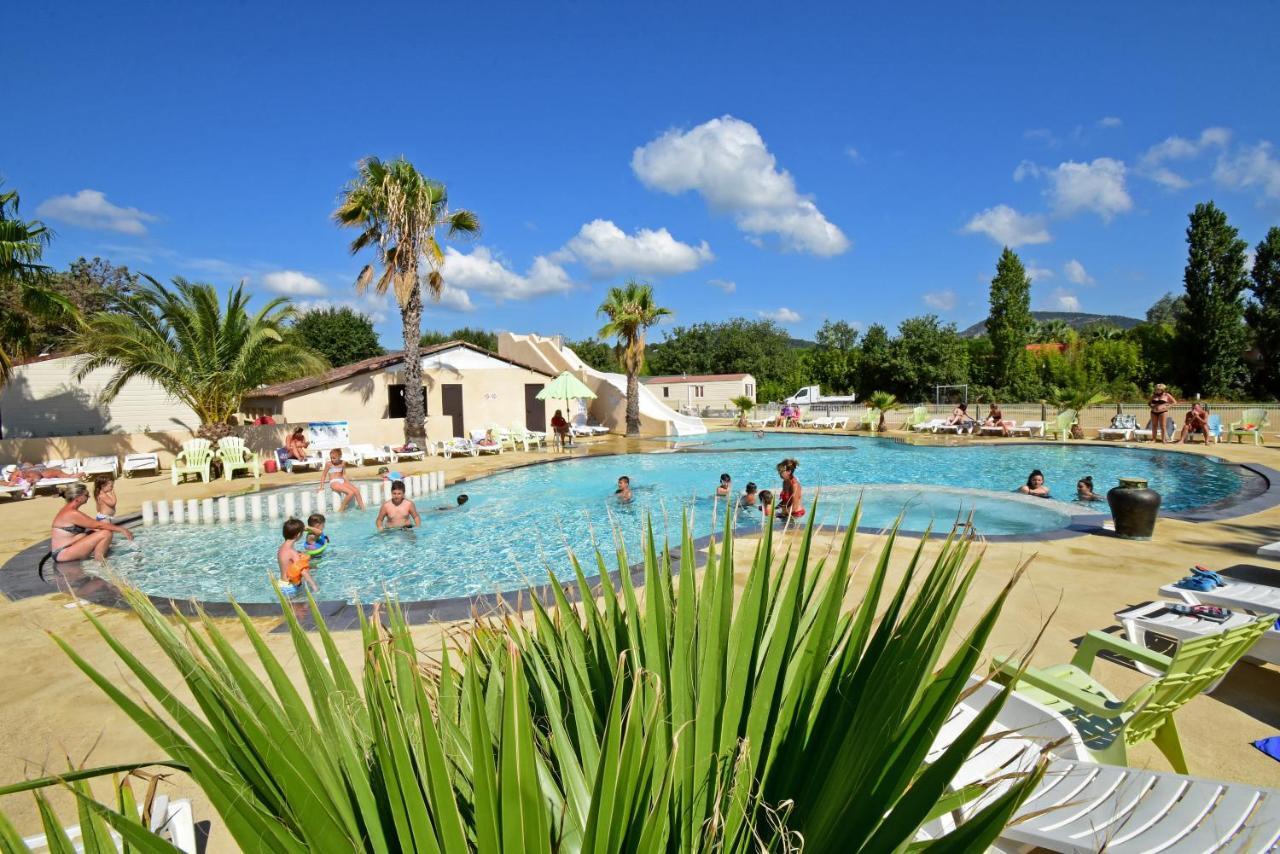 Отель Camping Domaine Du Golfe De Saint Tropez Гримо Экстерьер фото